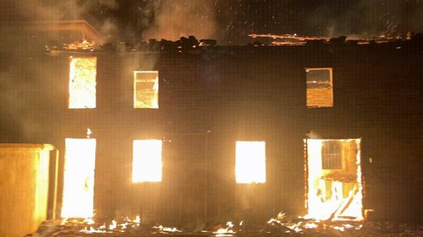 老两口家中烧菜，一不小心家没了