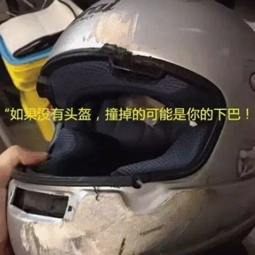 离谱!真有人顶着“电饭煲”“开水壶”上路了…… 离谱!真有人顶着“电饭煲”“开水壶”上路了……