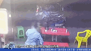 嫌吵！男子往楼下扔水瓶，小孩脖子被砸肿渗血，警方回应