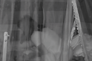 保姆凌晨用被子捂住婴儿的头！因听了别人一句话→