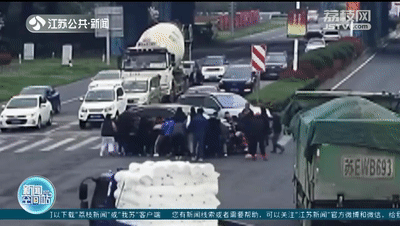 短短一分多钟，惊险又暖心！