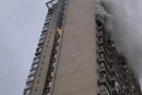 太冲动!放火泄愤,消防成功搜救疏散两名群众 太冲动!放火泄愤,消防成功搜救疏散两名群众