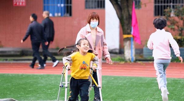 “小雅，加油！”一场30米短跑比赛，只为她一个人而设
