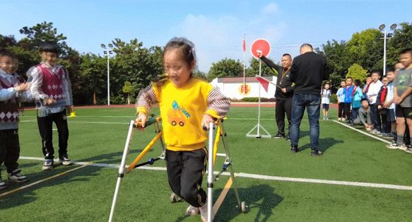 “小雅，加油！”一场30米短跑比赛，只为她一个人而设