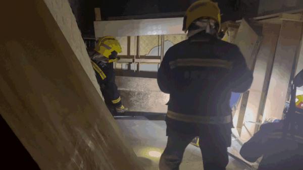 居民家中惊现4米长蛇