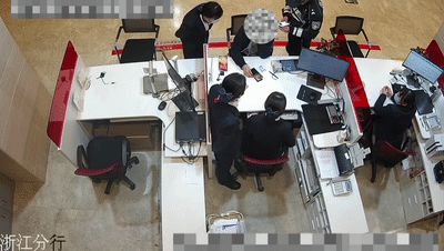 女子着急汇款20万,银行小姐姐“无情”拒绝 女子着急汇款20万,银行小姐姐“无情”拒绝