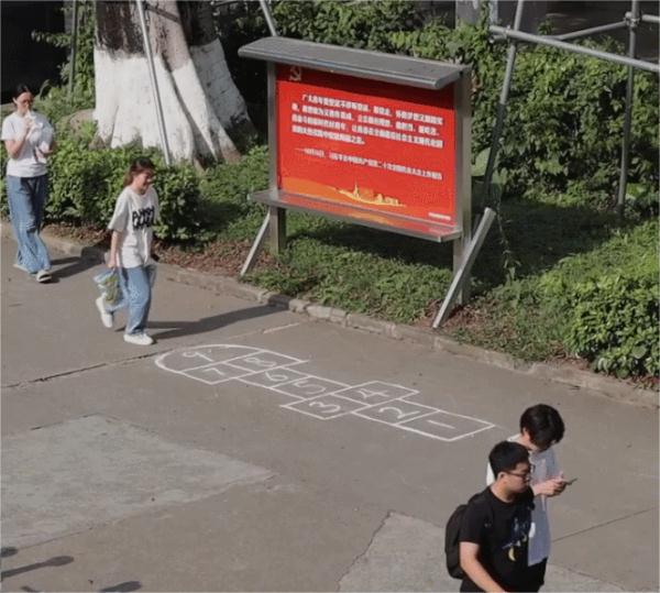 当东莞校园出现“跳房子”，接下来的画面令人感慨…