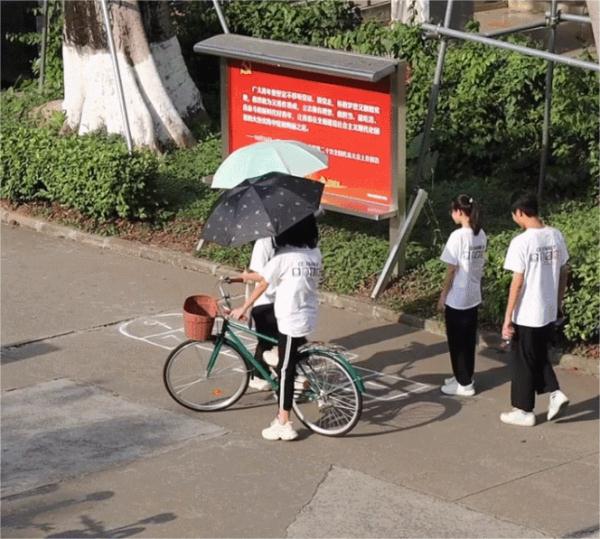 当东莞校园出现“跳房子”，接下来的画面令人感慨…