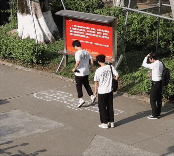当东莞校园出现“跳房子”，接下来的画面令人感慨…