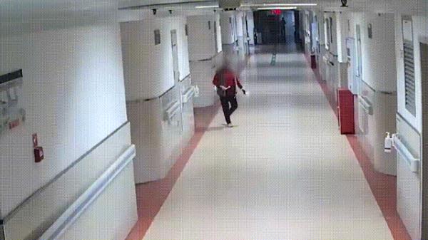 因泼水导致他人滑倒受伤要不要赔？法院判了