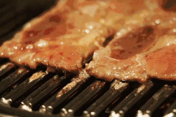 一顿烧烤后女子全身遍布“鞭痕”,竟是因为…医生提醒:熟透再吃 一顿烧烤后女子全身遍布“鞭痕”,竟是因为…医生提醒:熟透再吃