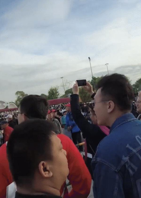 南京路步行街再现这一幕！上海外滩“人从众”，提醒：这个地铁站16时起关闭