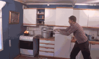 油锅起火用水灭?这个错误千万别犯 油锅起火用水灭?这个错误千万别犯