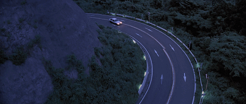 急啥?!路口越线超车,直接撞飞三轮! 急啥?!路口越线超车,直接撞飞三轮!