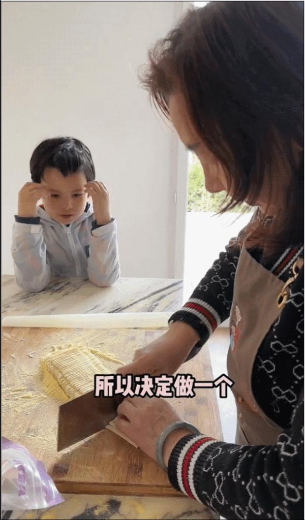 山东婆婆法国做手擀面,馋哭隔壁邻居! 山东婆婆法国做手擀面,馋哭隔壁邻居!