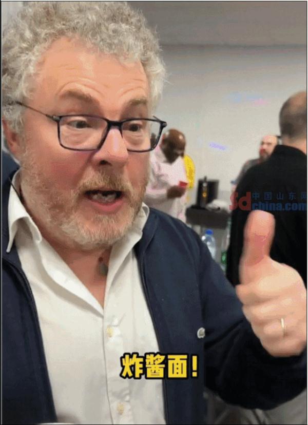 山东婆婆法国做手擀面,馋哭隔壁邻居! 山东婆婆法国做手擀面,馋哭隔壁邻居!