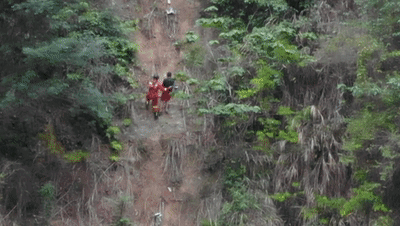 这个爱好真要命!男子被困50米山崖 这个爱好真要命!男子被困50米山崖