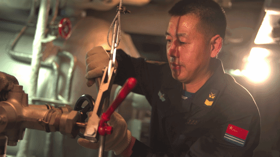 大场面！山东舰“兵王”，光荣退休！