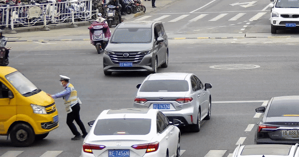 工程车无故开启“自动驾驶”模式? 工程车无故开启“自动驾驶”模式?