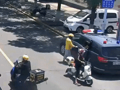 外卖小哥跑向警车：“有人种了罂粟！”