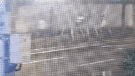 “绝望的小偷”遇到豪华抓捕阵容…“你们不要过来！”