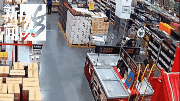 沪上网红超市开业！男子“浑水摸鱼”，被抓后说为了母亲？