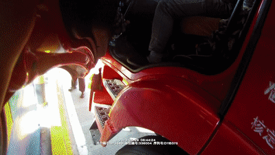 收费员多问一句，救下一条命！