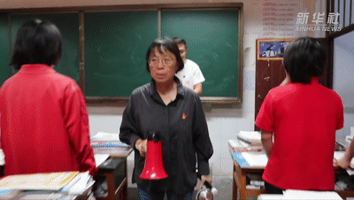 连续13年送考!高考首日张桂梅一早叮嘱考生…… 连续13年送考!高考首日张桂梅一早叮嘱考生……