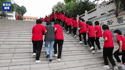 连续13年送考!高考首日张桂梅一早叮嘱考生…… 连续13年送考!高考首日张桂梅一早叮嘱考生……