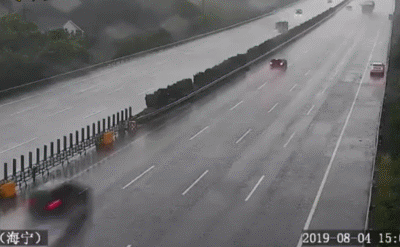 强降雨 &nbsp;冰雹 大风预警~考生家长适当增减衣物，开车出行要注意！