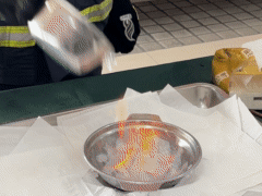 固体酒精起火 严禁用水灭火 固体酒精起火 严禁用水灭火