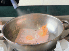 固体酒精起火 严禁用水灭火 固体酒精起火 严禁用水灭火