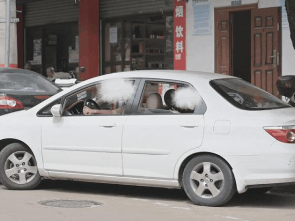 17岁少年独自办临时身份证，民警：不对劲…