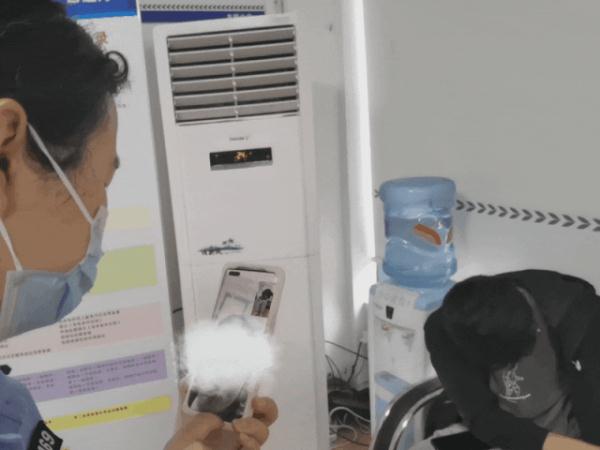 17岁少年独自办临时身份证，民警：不对劲…