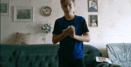 小孩玩氢气球瞬间爆燃,妈妈严重烧伤…… 小孩玩氢气球瞬间爆燃,妈妈严重烧伤……