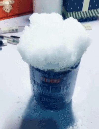 小孩玩氢气球瞬间爆燃,妈妈严重烧伤…… 小孩玩氢气球瞬间爆燃,妈妈严重烧伤……