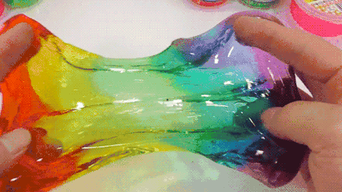 小孩玩氢气球瞬间爆燃,妈妈严重烧伤…… 小孩玩氢气球瞬间爆燃,妈妈严重烧伤……