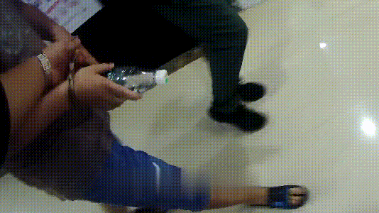 平洲小伙偷“刮刮乐”，民警一句话让他直呼：还好我没中奖！