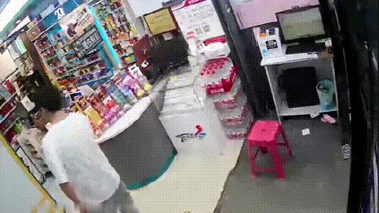 平洲小伙偷“刮刮乐”，民警一句话让他直呼：还好我没中奖！