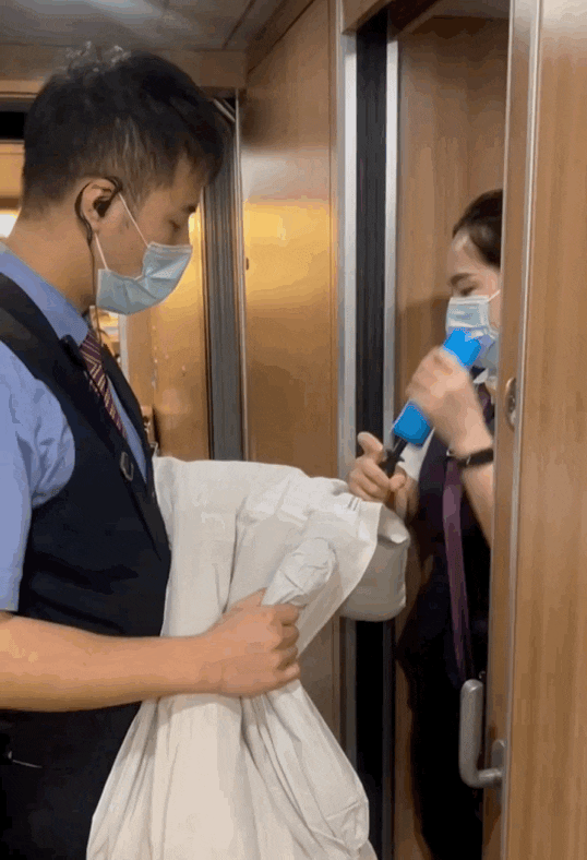 高铁上“哄娃神器”火了！网友：建议全国推广