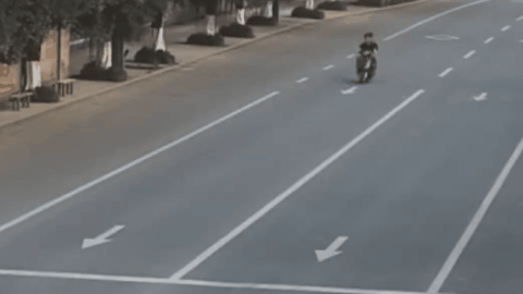 外卖员骑车摔倒,颈部刺破身亡!这东西不少海南人在用!赶紧拆除→ 外卖员骑车摔倒,颈部刺破身亡!这东西不少海南人在用!赶紧拆除→