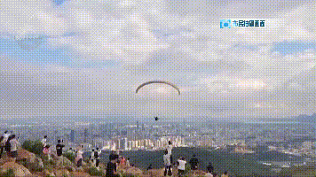 危险!长虫山惊现“野飞”滑翔伞…… 危险!长虫山惊现“野飞”滑翔伞……