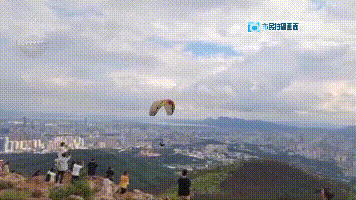 危险!长虫山惊现“野飞”滑翔伞…… 危险!长虫山惊现“野飞”滑翔伞……