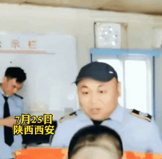 “我这么胖,让他砸也要砸在我身上” “我这么胖,让他砸也要砸在我身上”