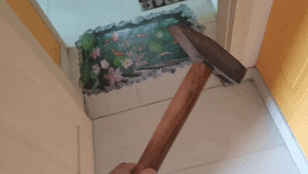 孩子下楼玩手指却断了……这个东西玩不得