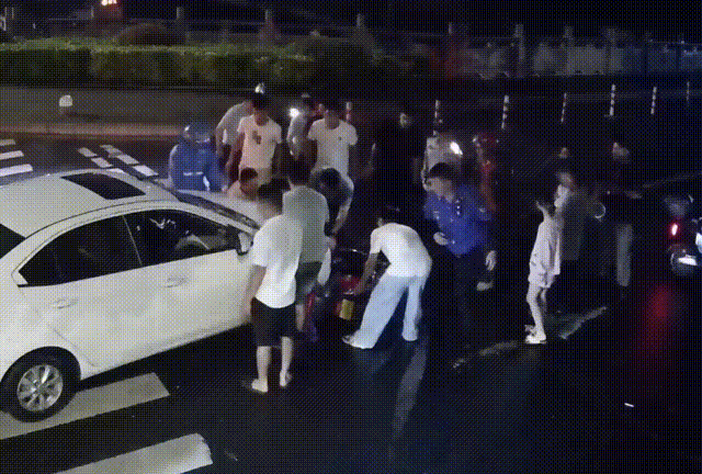 18人，54秒，两条命被救下！