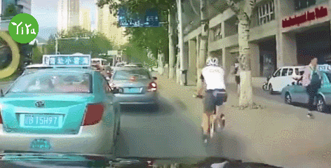 警惕“开门杀” 小疏忽惹大祸