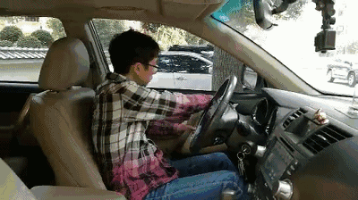 警惕“开门杀” 小疏忽惹大祸