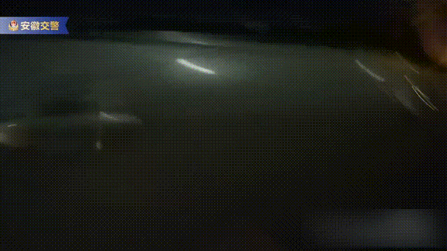 货车隧道自燃,交警一路狂奔“呐喊”…… 货车隧道自燃,交警一路狂奔“呐喊”……