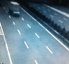 强行“纠错”!以为错过高速出口,竟在快车道掉头逆行 ! 强行“纠错”!以为错过高速出口,竟在快车道掉头逆行 !